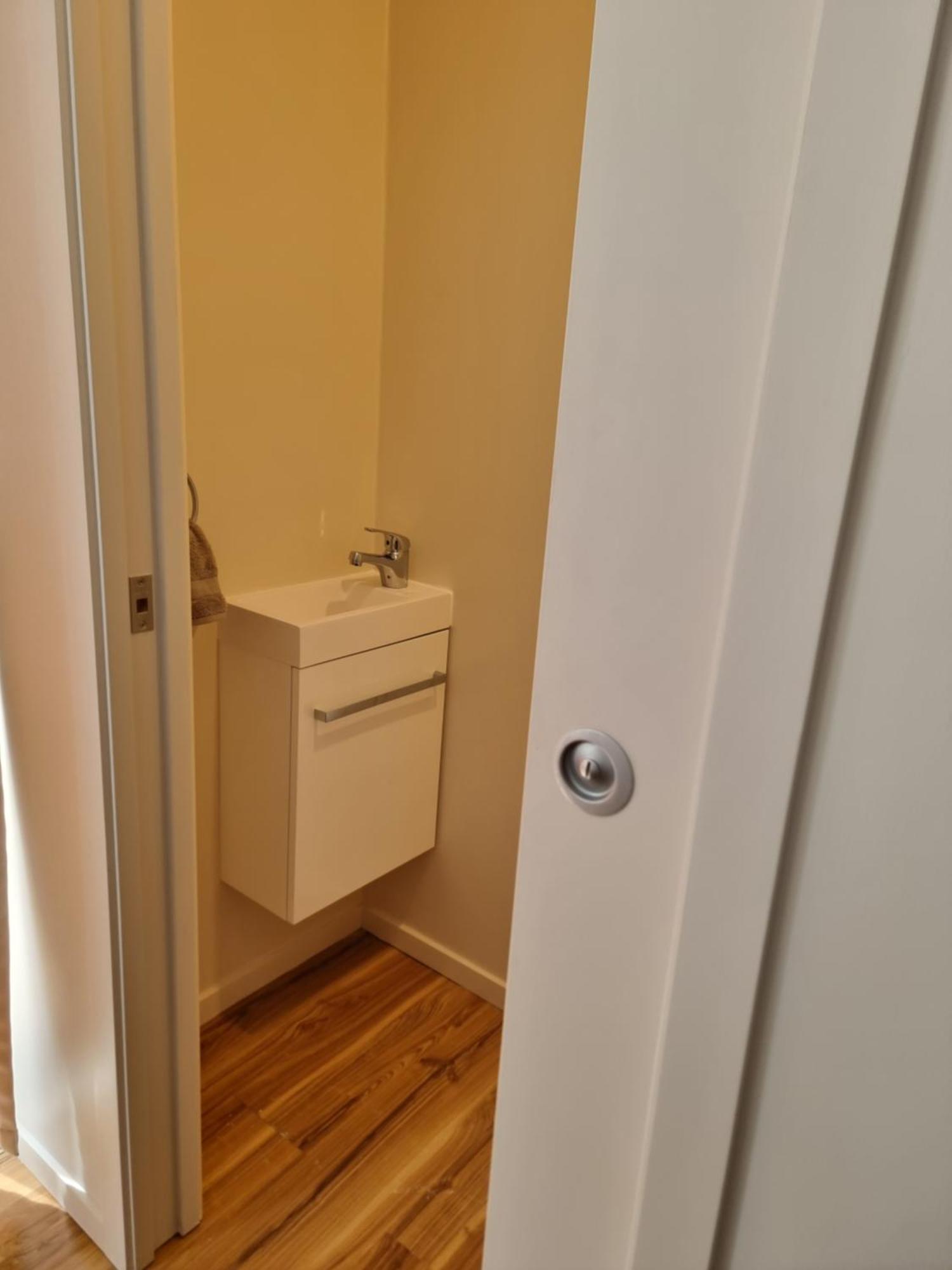 Apartamento Entire Ground Floor With Full-privacy And Family-friendly Popular To Ferry Catchers Wellington